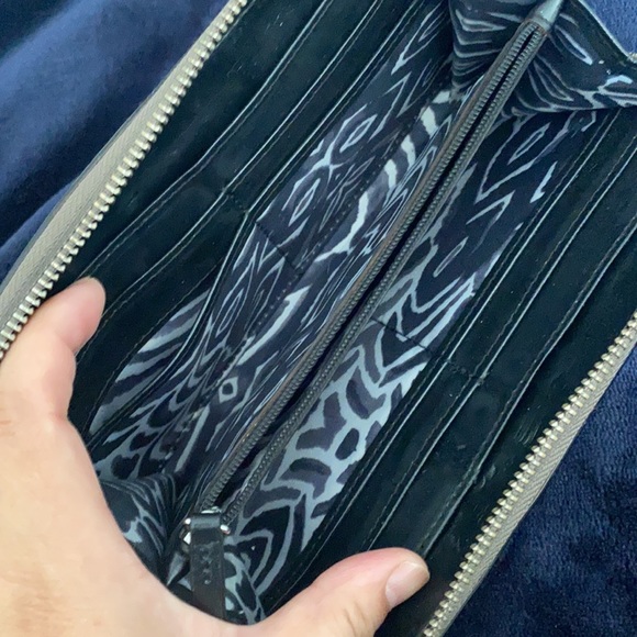 Stella & dot silver tone metallic large wallet - Picture 7 of 10